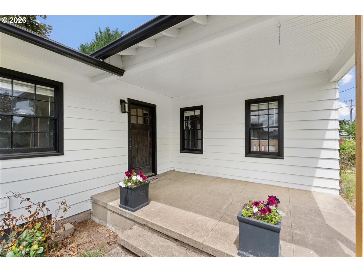 590 North Pershing Street Mount Angel, OR 97362 - Photo 4 of 34