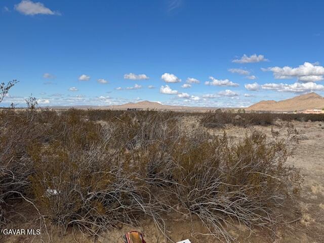 Cor 166th Lancaster Ca Lancaster, CA 93535 - Photo 2 of 8 a view of lake and mountain