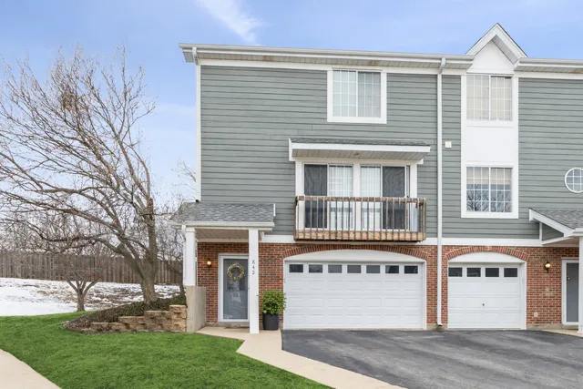 $2,400 | 842 West St Johns Place, Palatine, IL 60067