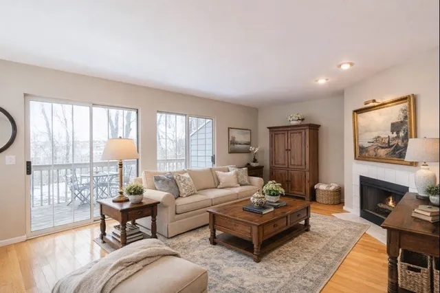 $2,400 | 842 West St Johns Place, Palatine, IL 60067