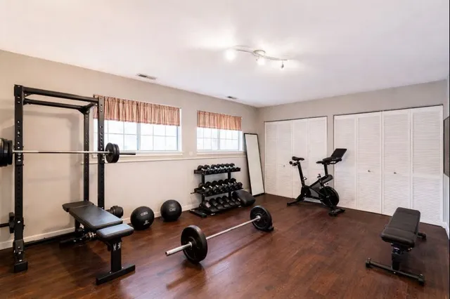 $2,400 | 842 West St Johns Place, Palatine, IL 60067