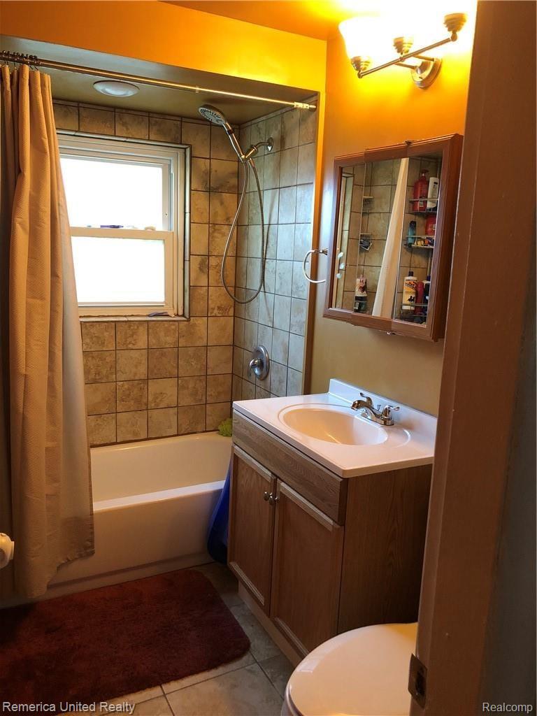 105 O'Doherty Road Brighton, MI 48116 - Photo 12 of 24 113C8CE2-DA0B-4BB3-8E89-D92F21220AD0.jpeg