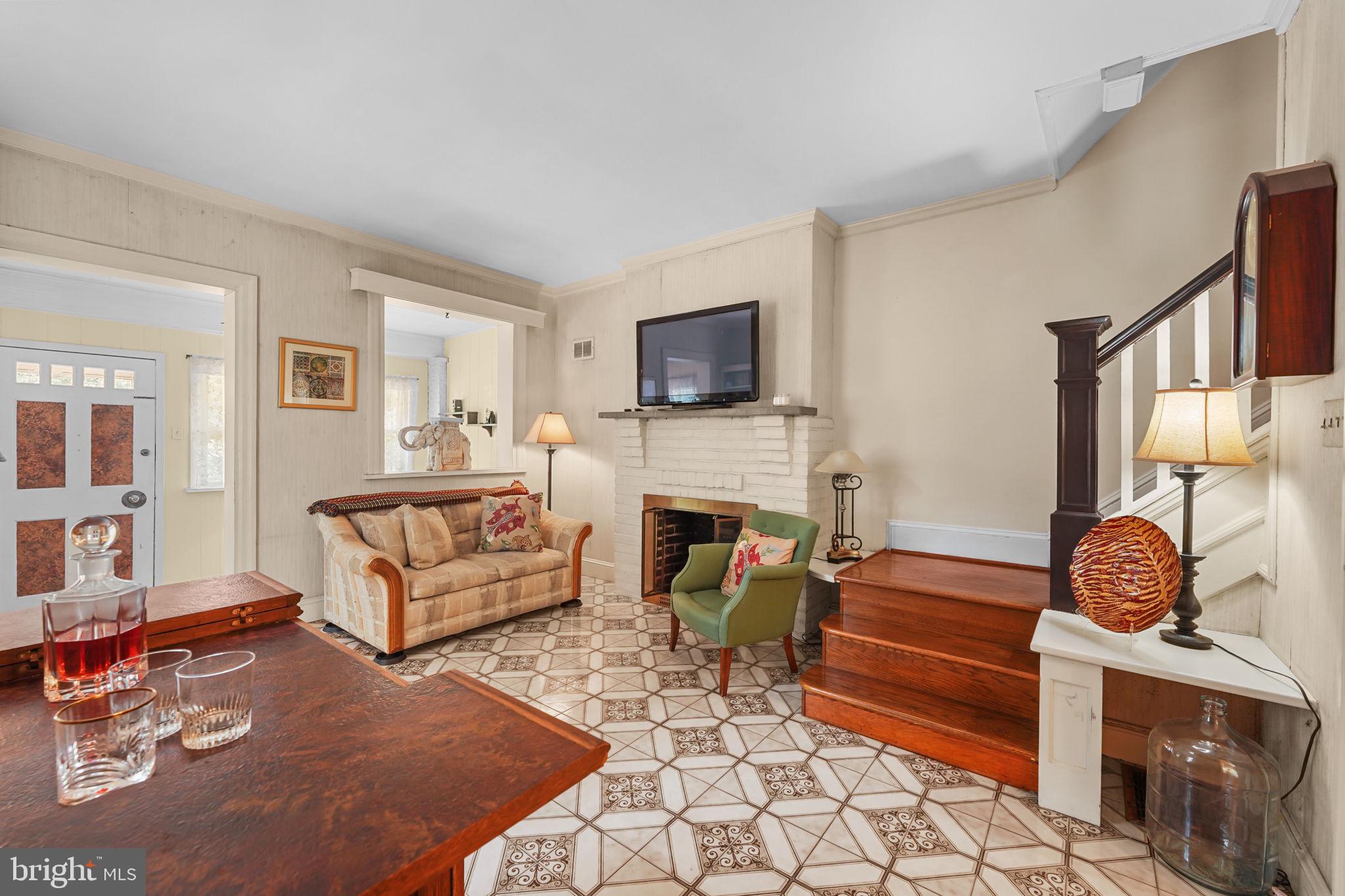 31 East Gravers Lane Philadelphia, PA 19118 - Photo 5 of 35 Living Room