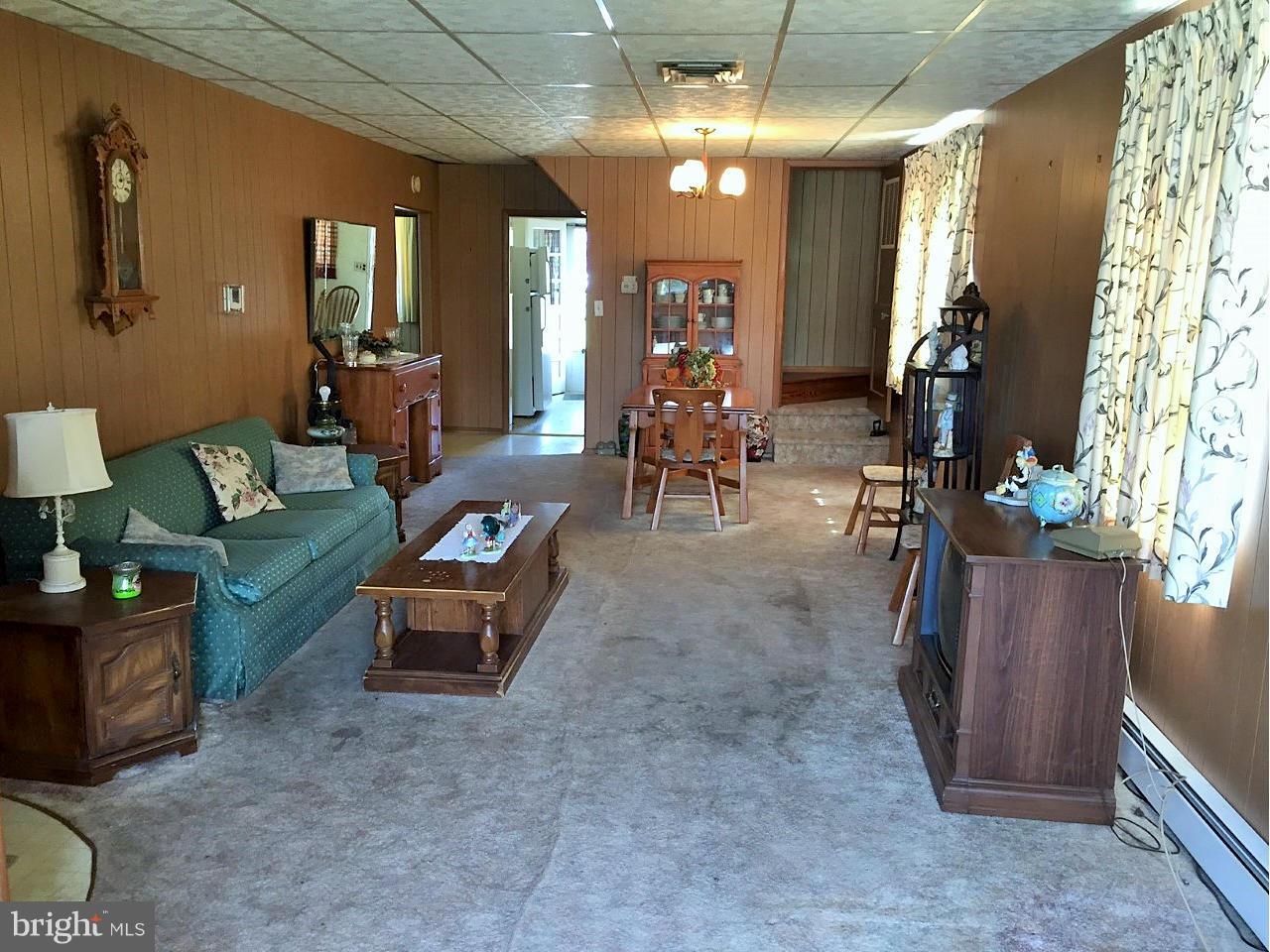 8325 Philadelphia Road Baltimore, MD 21237 - Photo 2 of 22 Living/Dining Room