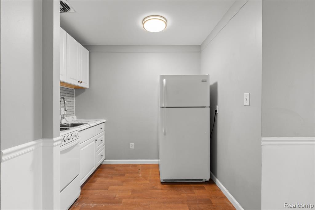 3933 Devon Road Royal Oak, MI 48073 - Photo 6 of 10