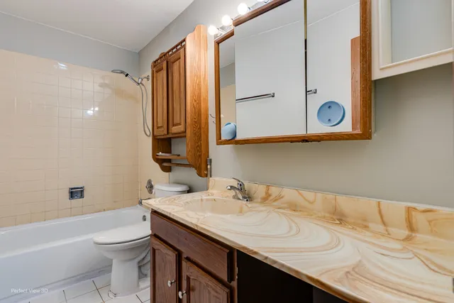 $2,400 | 966 Cumberland Court, Unit A1, Roselle, IL 60172