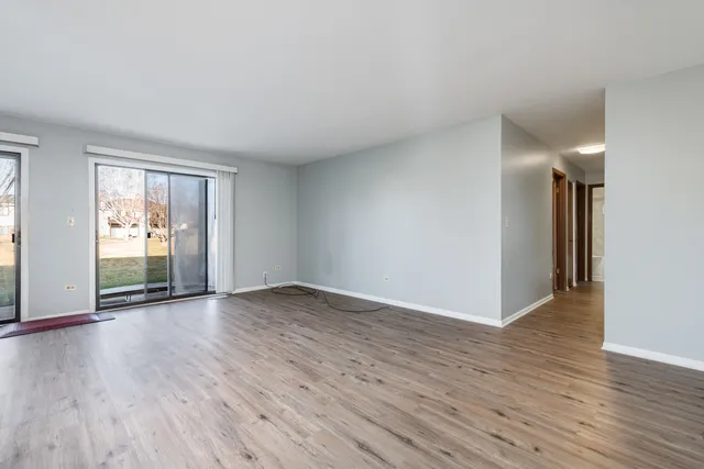 $2,400 | 966 Cumberland Court, Unit A1, Roselle, IL 60172