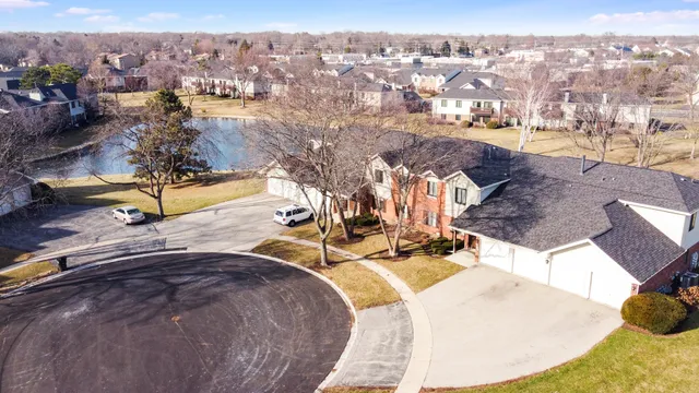 $2,400 | 966 Cumberland Court, Unit A1, Roselle, IL 60172