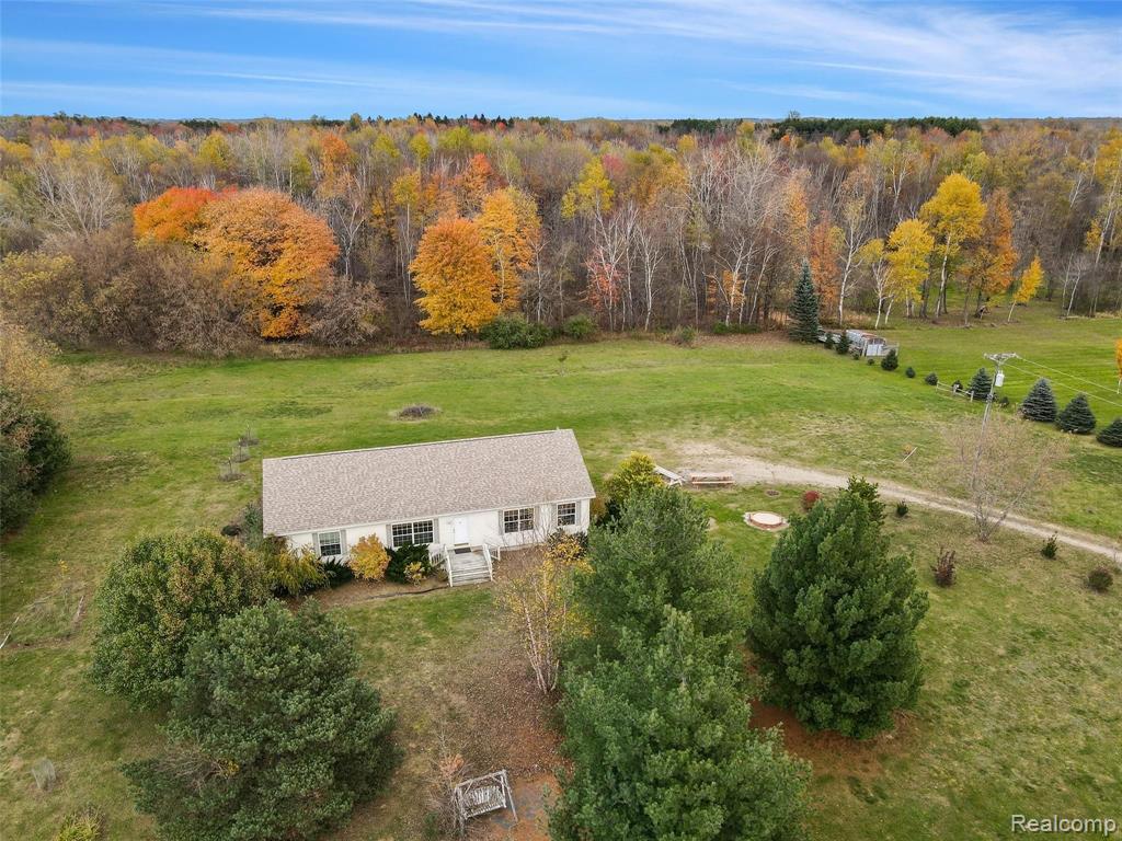 6685 Maple Grove Road Silverwood, MI 48760 - Photo 4 of 31