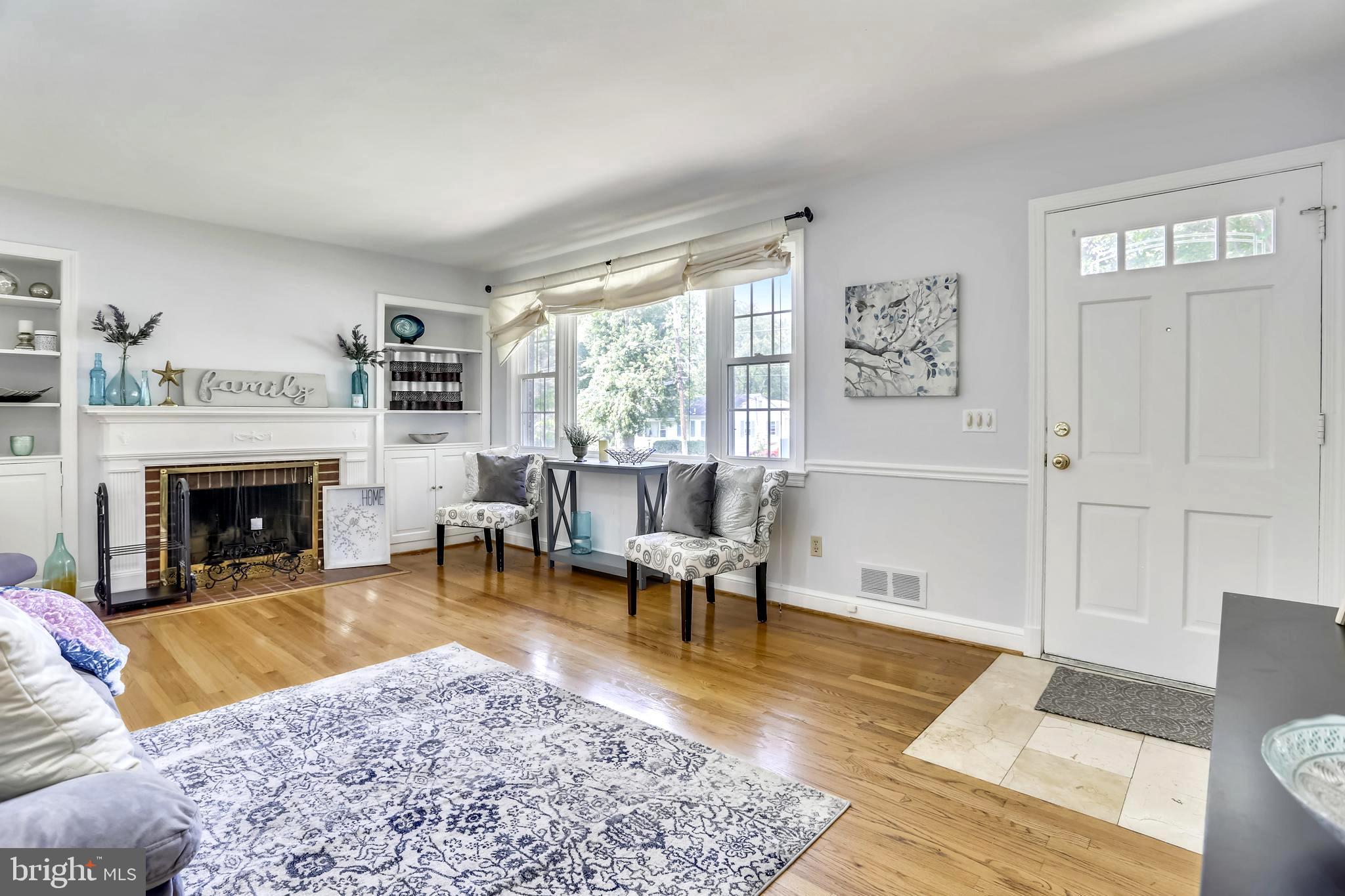 10105 Renfrew Road Silver Spring, MD 20901 - Photo 5 of 35 Beautifully kept old oak floors