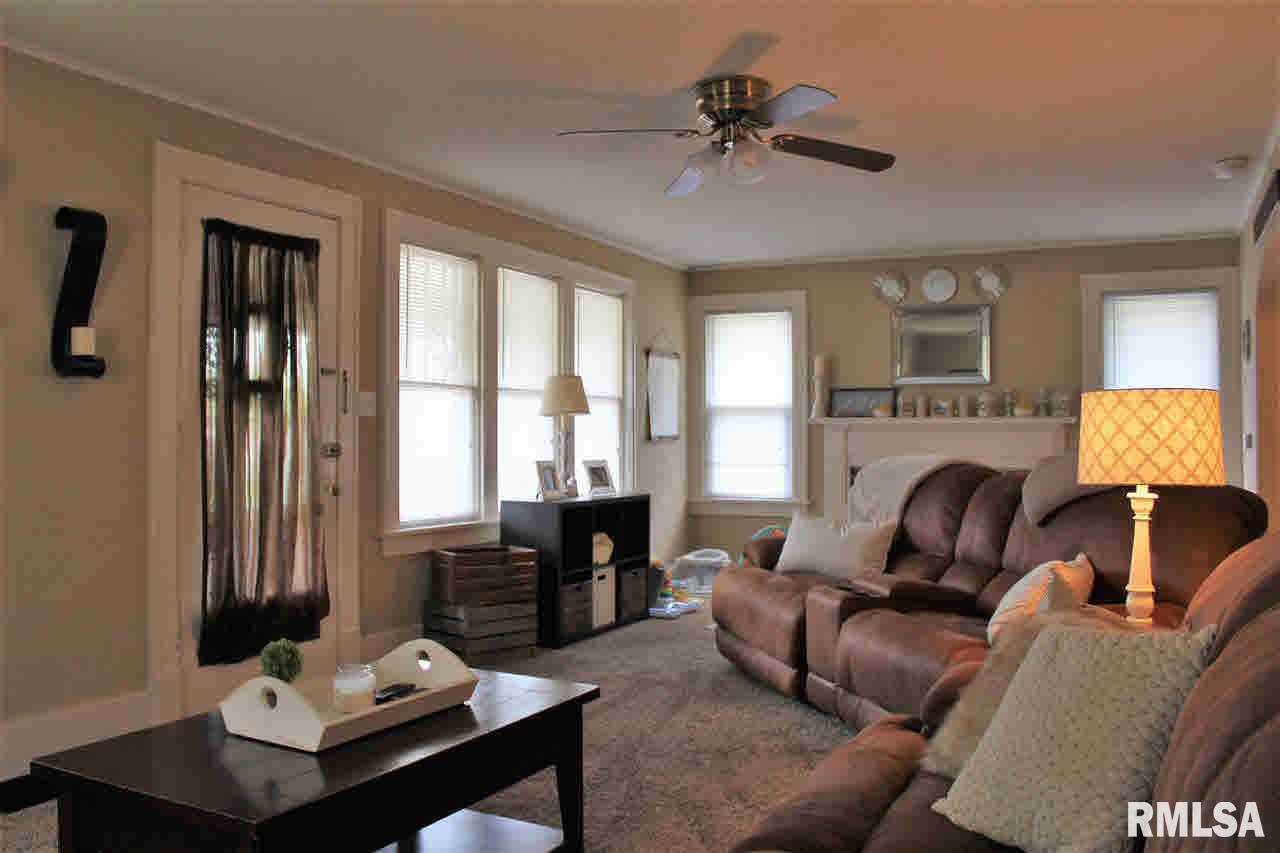 355 19th Place Clinton, IA 52732 - Photo 4 of 22 Gallery Image 4