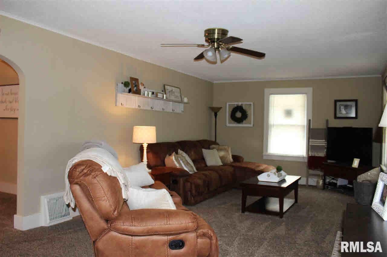 355 19th Place Clinton, IA 52732 - Photo 6 of 22 Gallery Image 6