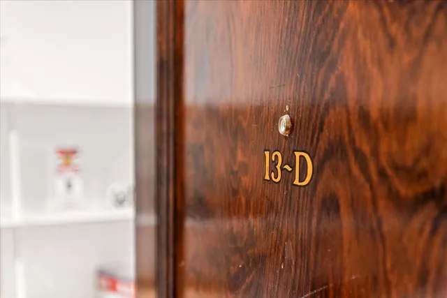 $638,500 | 431 West Oakdale Avenue, Unit 13D, Chicago, IL 60657