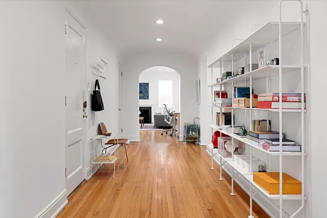 $638,500 | 431 West Oakdale Avenue, Unit 13D, Chicago, IL 60657