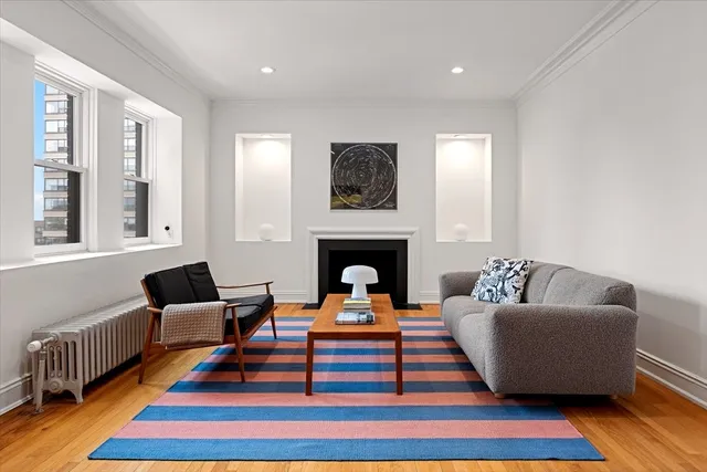 $638,500 | 431 West Oakdale Avenue, Unit 13D, Chicago, IL 60657