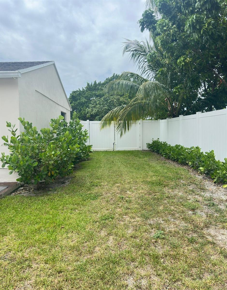 6391 Southwest 39th Street Miami, FL 33155 - Photo 2 of 12