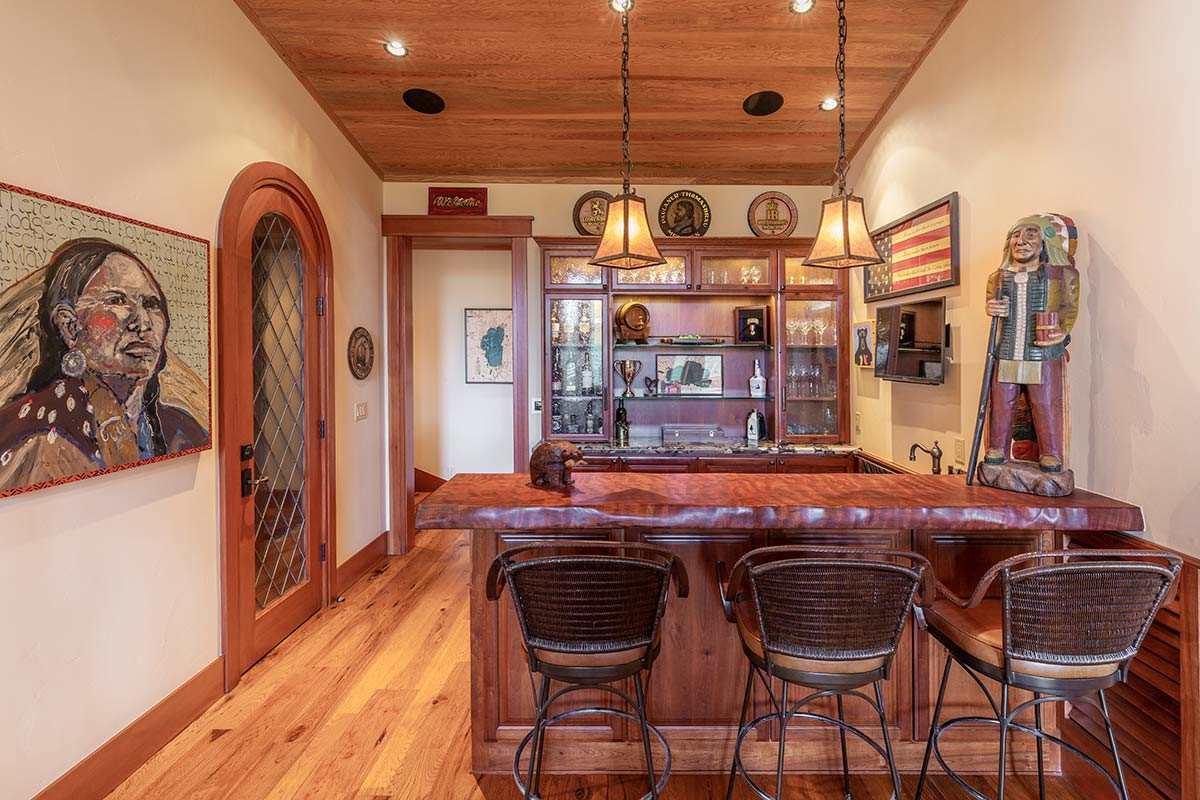8336 Valhalla Drive Truckee, CA 96161 - Photo 10 of 21 a dining room with furniture and wooden floor