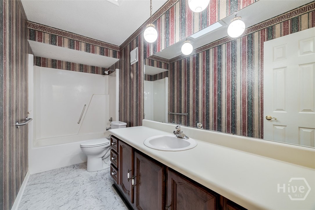 548 Log Landing Road Springfield, GA 31329 - Photo 19 of 37 Halll Bathroom