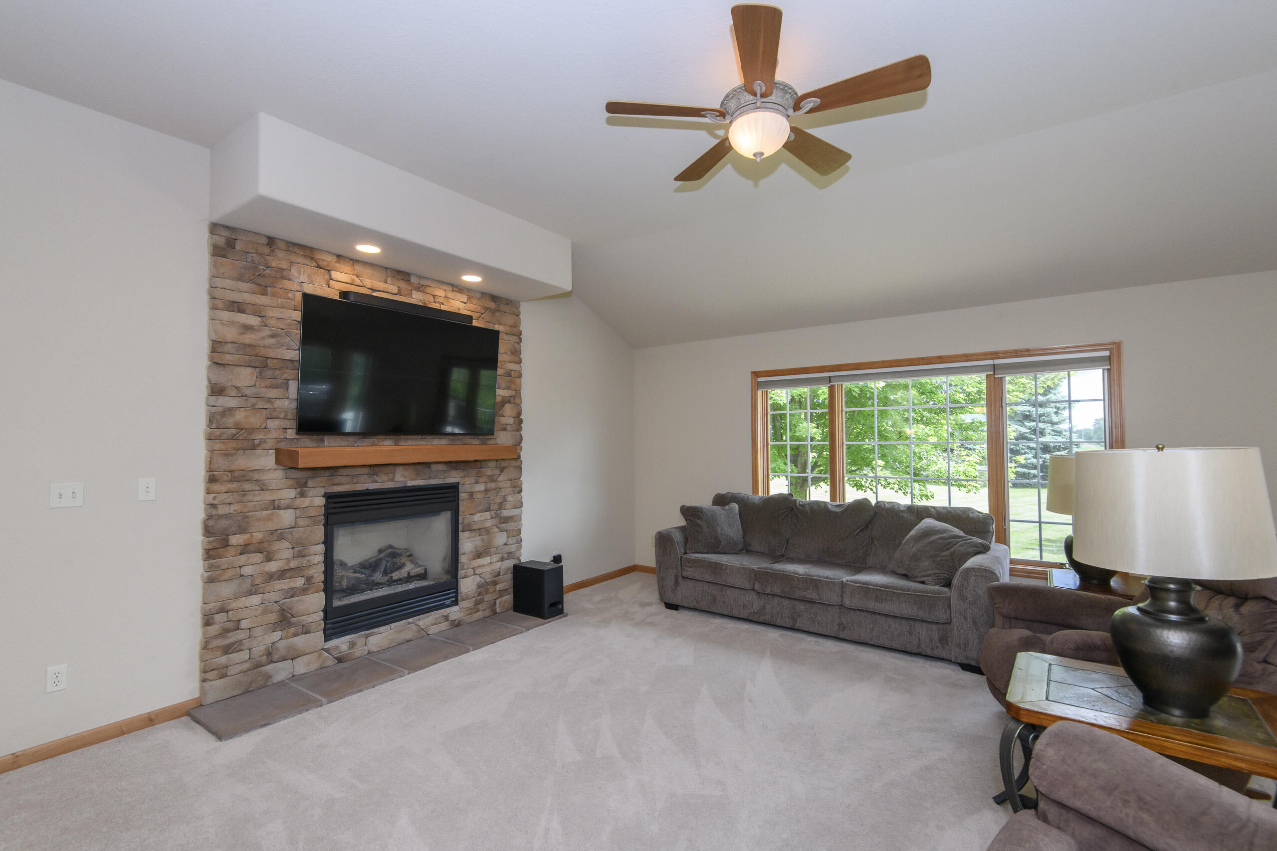 N5158 Union Hill Road Concord, WI 53066 - Photo 6 of 61 Gas Fireplace