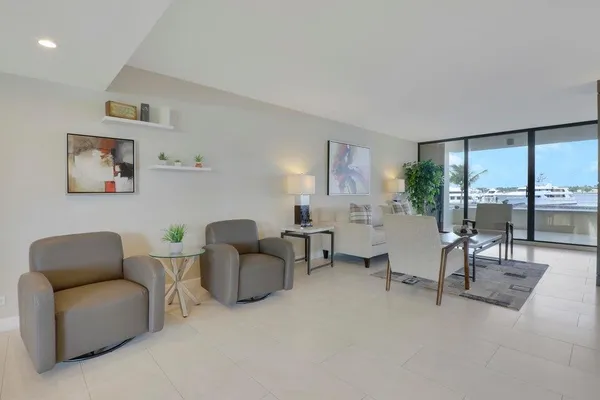 $4,500 | 130 Lakeshore Drive, Unit 1121, North Palm Beach, FL 33408