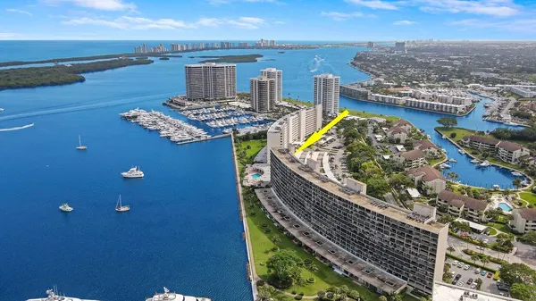 $4,500 | 130 Lakeshore Drive, Unit 1121, North Palm Beach, FL 33408