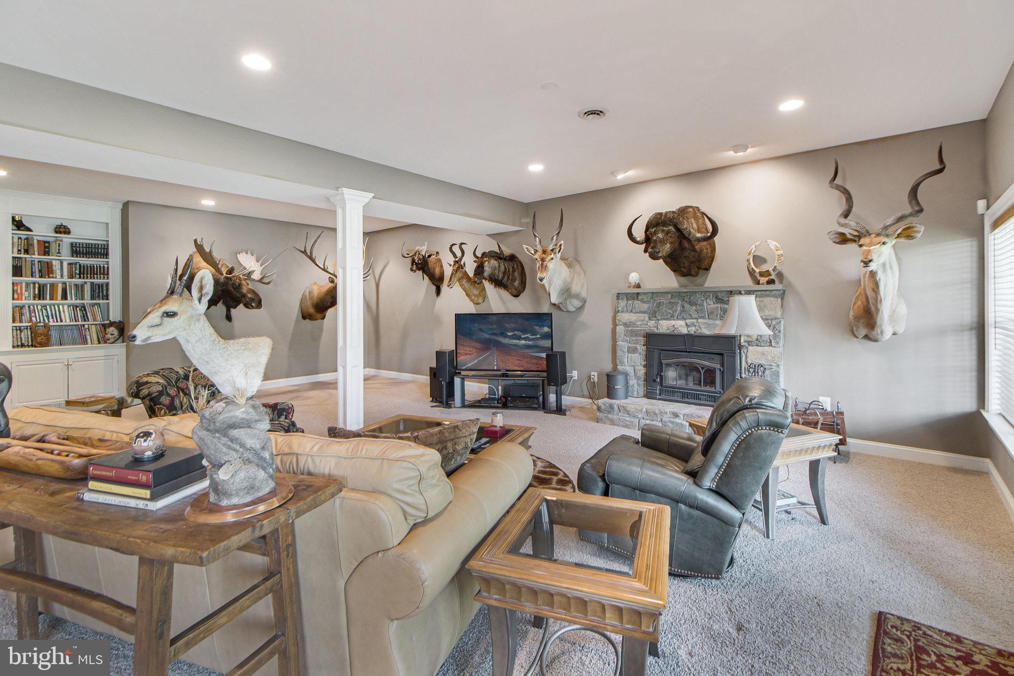 22841 West Harris Road Dickerson, MD 20842 - Photo 44 of 65 Family room