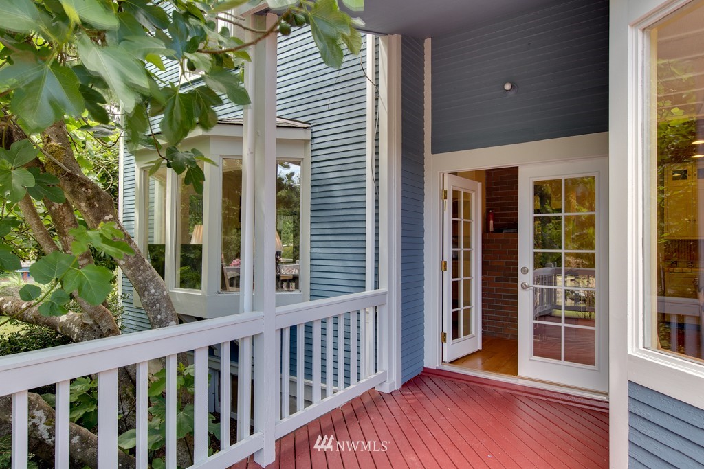 13398 Manzanita Road Northeast Bainbridge Island, WA 98110 - Photo 11 of 25