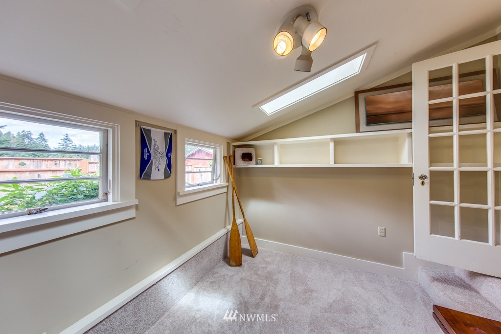13398 Manzanita Road Northeast Bainbridge Island, WA 98110 - Photo 16 of 25