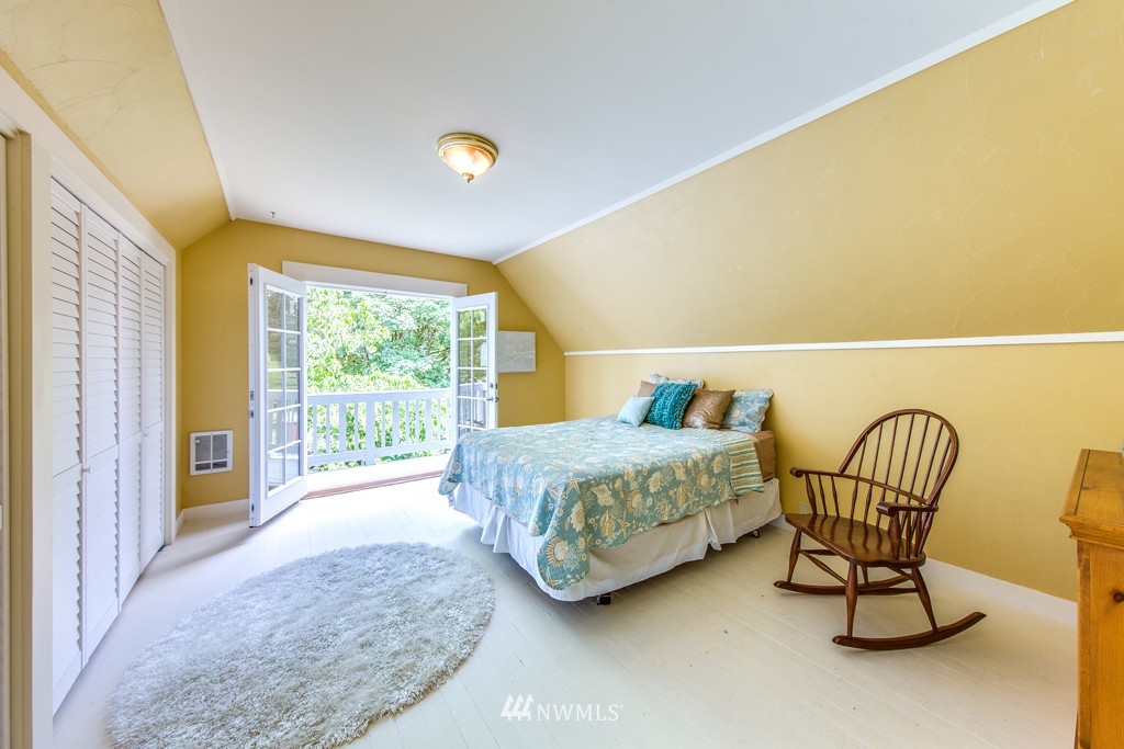 13398 Manzanita Road Northeast Bainbridge Island, WA 98110 - Photo 18 of 25