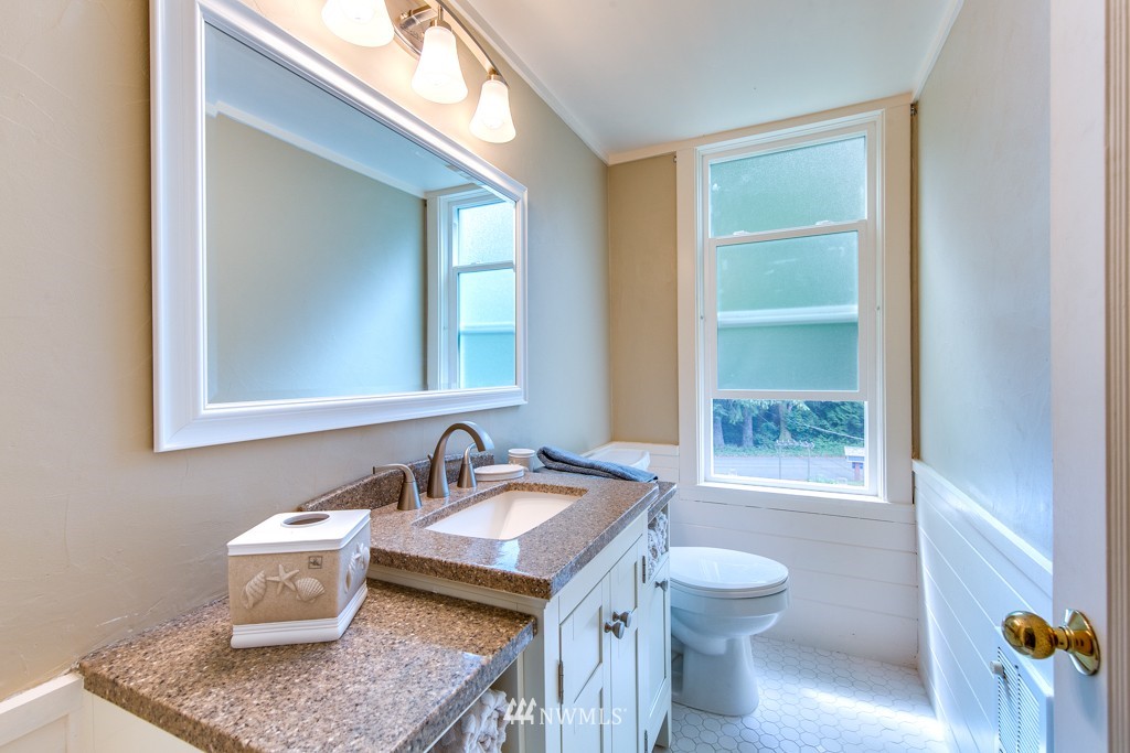 13398 Manzanita Road Northeast Bainbridge Island, WA 98110 - Photo 20 of 25