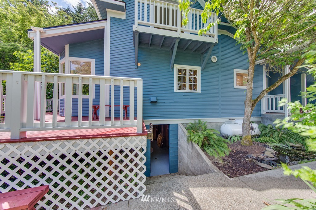 13398 Manzanita Road Northeast Bainbridge Island, WA 98110 - Photo 23 of 25