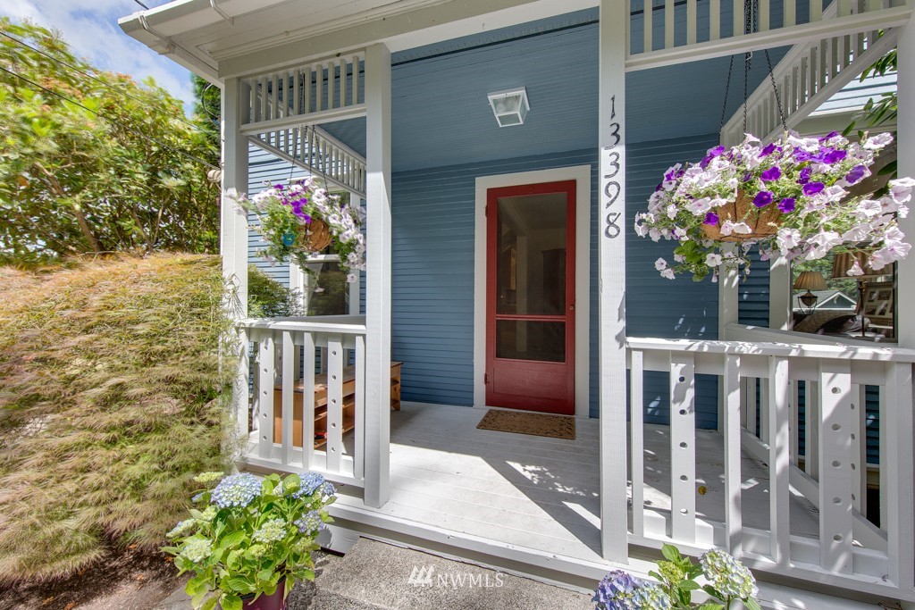13398 Manzanita Road Northeast Bainbridge Island, WA 98110 - Photo 4 of 25