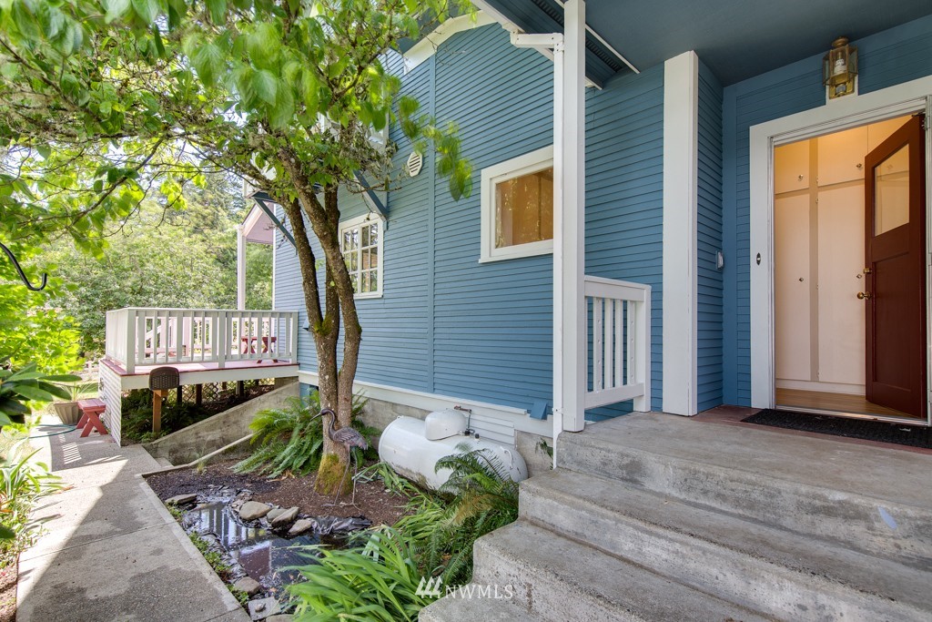 13398 Manzanita Road Northeast Bainbridge Island, WA 98110 - Photo 6 of 25