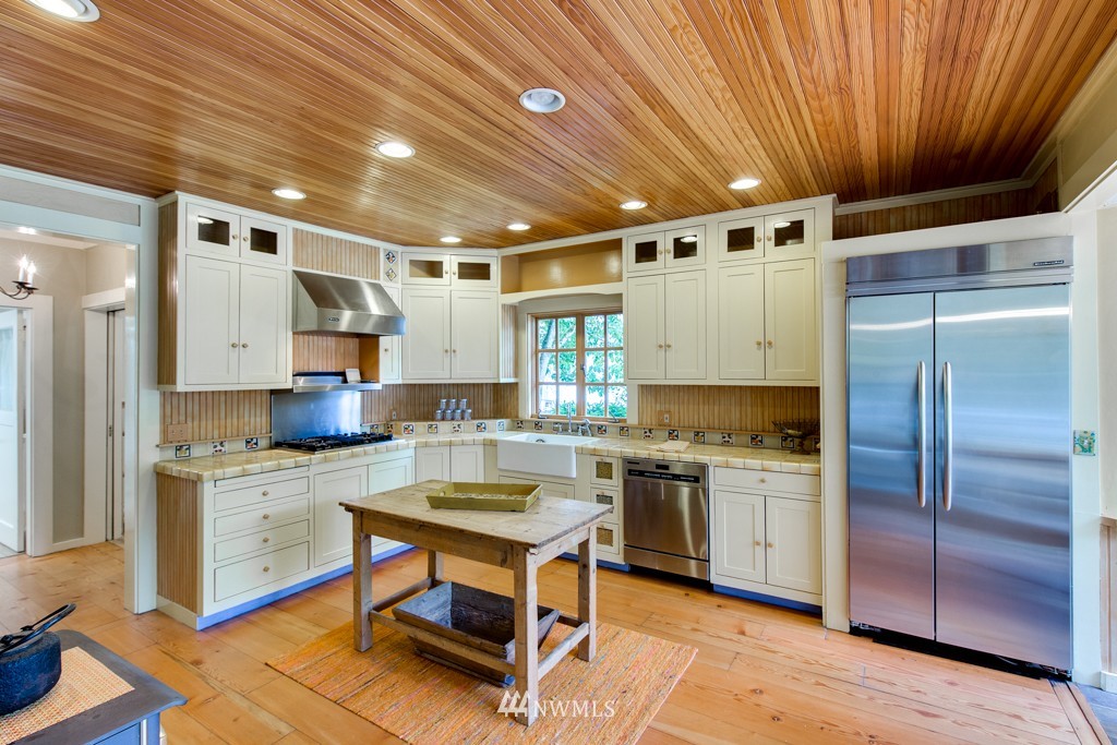 13398 Manzanita Road Northeast Bainbridge Island, WA 98110 - Photo 8 of 25