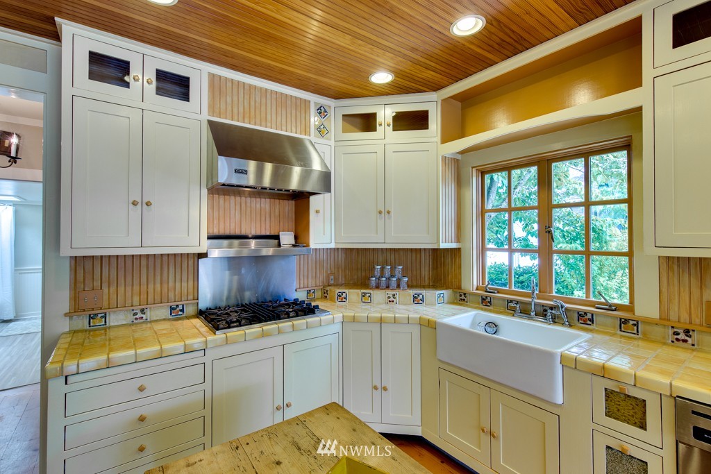 13398 Manzanita Road Northeast Bainbridge Island, WA 98110 - Photo 9 of 25