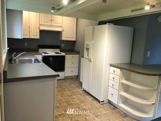 341 East Canyon View Road Belfair, WA 98528 - Photo 3 of 19 a kitchen with a refrigerator and a stove