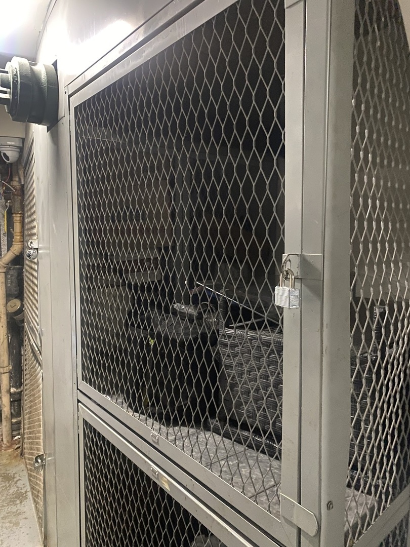 300 North State Street, Unit 2103 Chicago, IL 60654 - Photo 23 of 26 a bathroom with a black white checkered floor