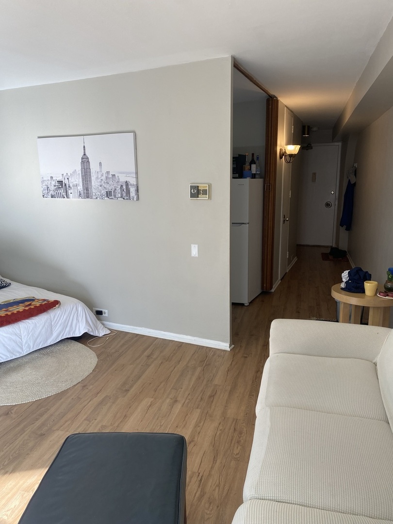 300 North State Street, Unit 2103 Chicago, IL 60654 - Photo 6 of 26 a bedroom with a bed and cabinets