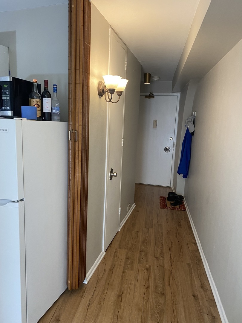 300 North State Street, Unit 2103 Chicago, IL 60654 - Photo 7 of 26 a view of hallway with wooden floor