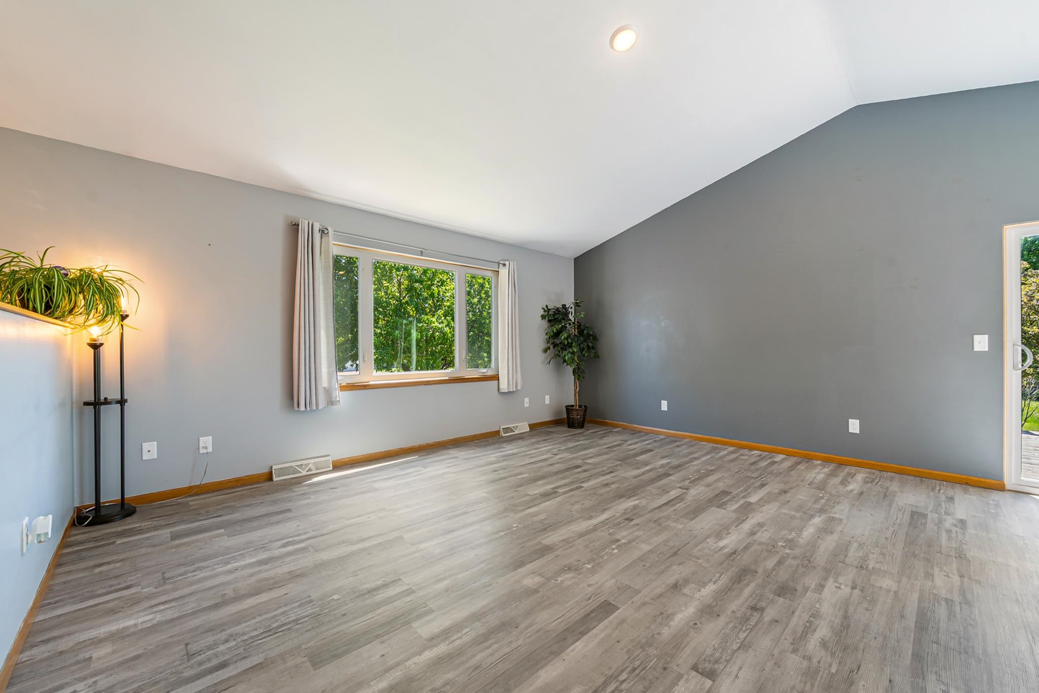 3393 Harbor Bay Road Oshkosh, WI 54901 - Photo 9 of 40