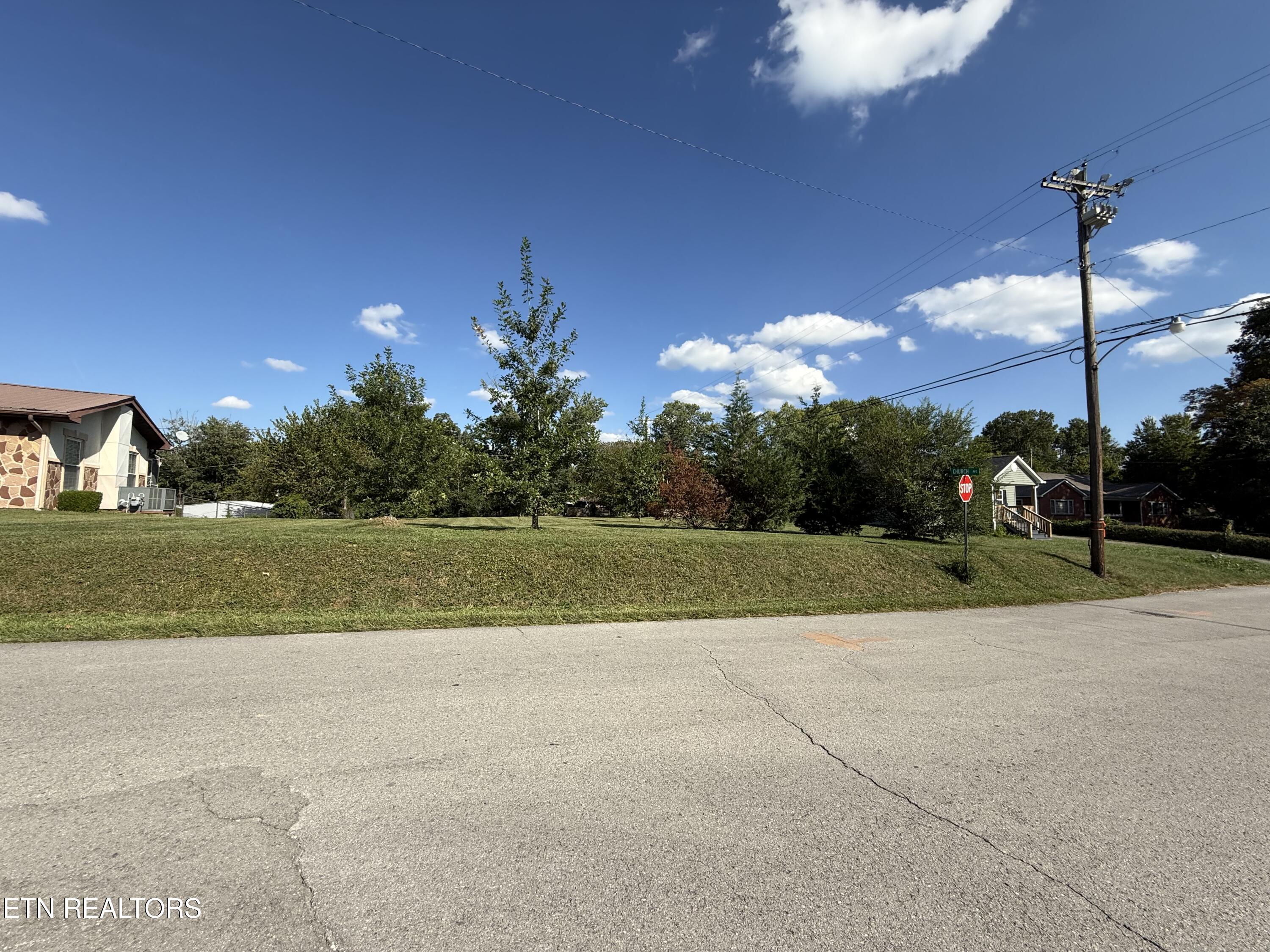 North Bank Street Oneida, TN 37841 - Photo 1 of 10 IMG_3507