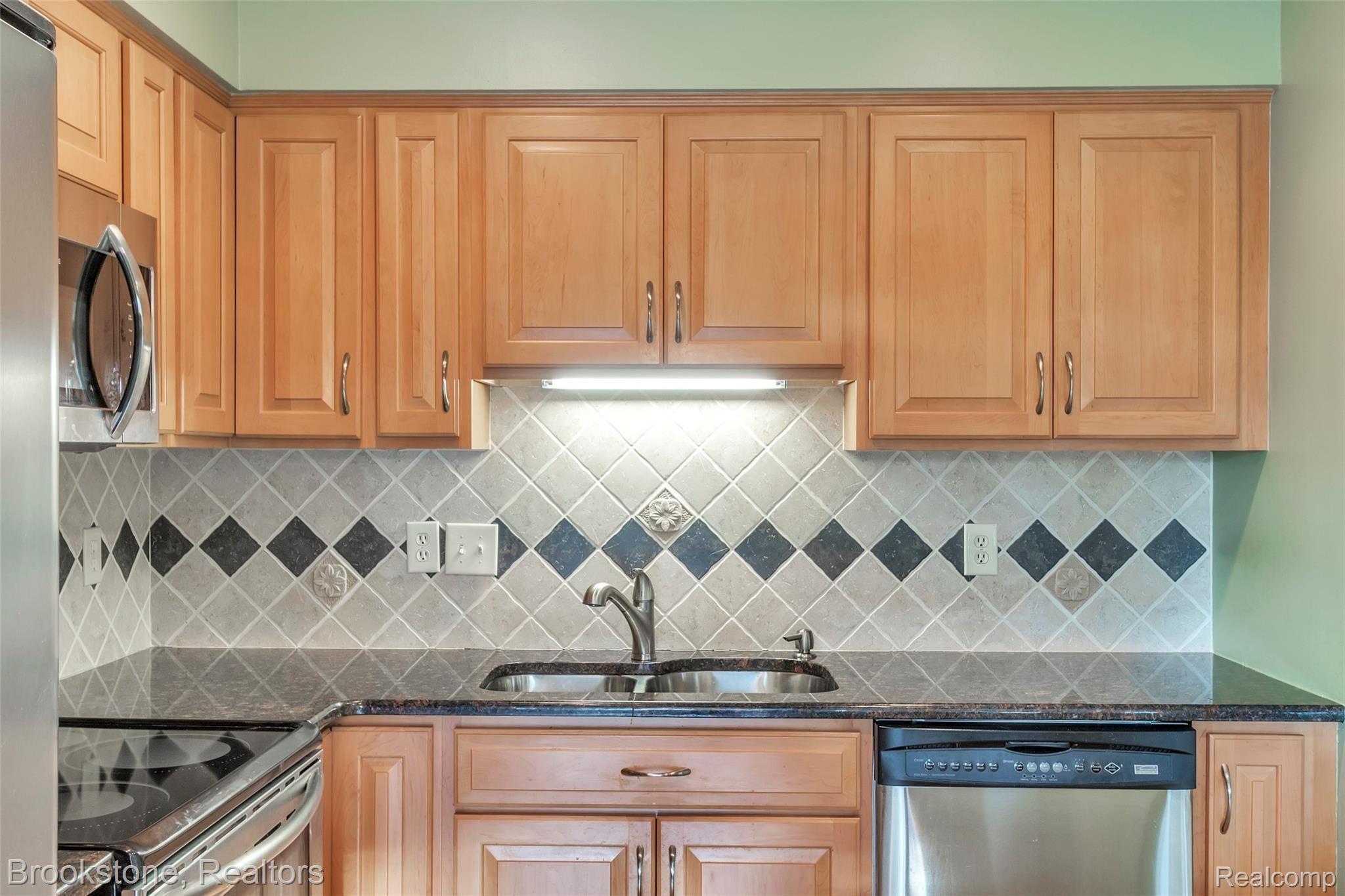 24494 Greenhill Road Warren, MI 48091 - Photo 13 of 37 24494-Greenhill-Warren-MI-windowstill-13.jpg