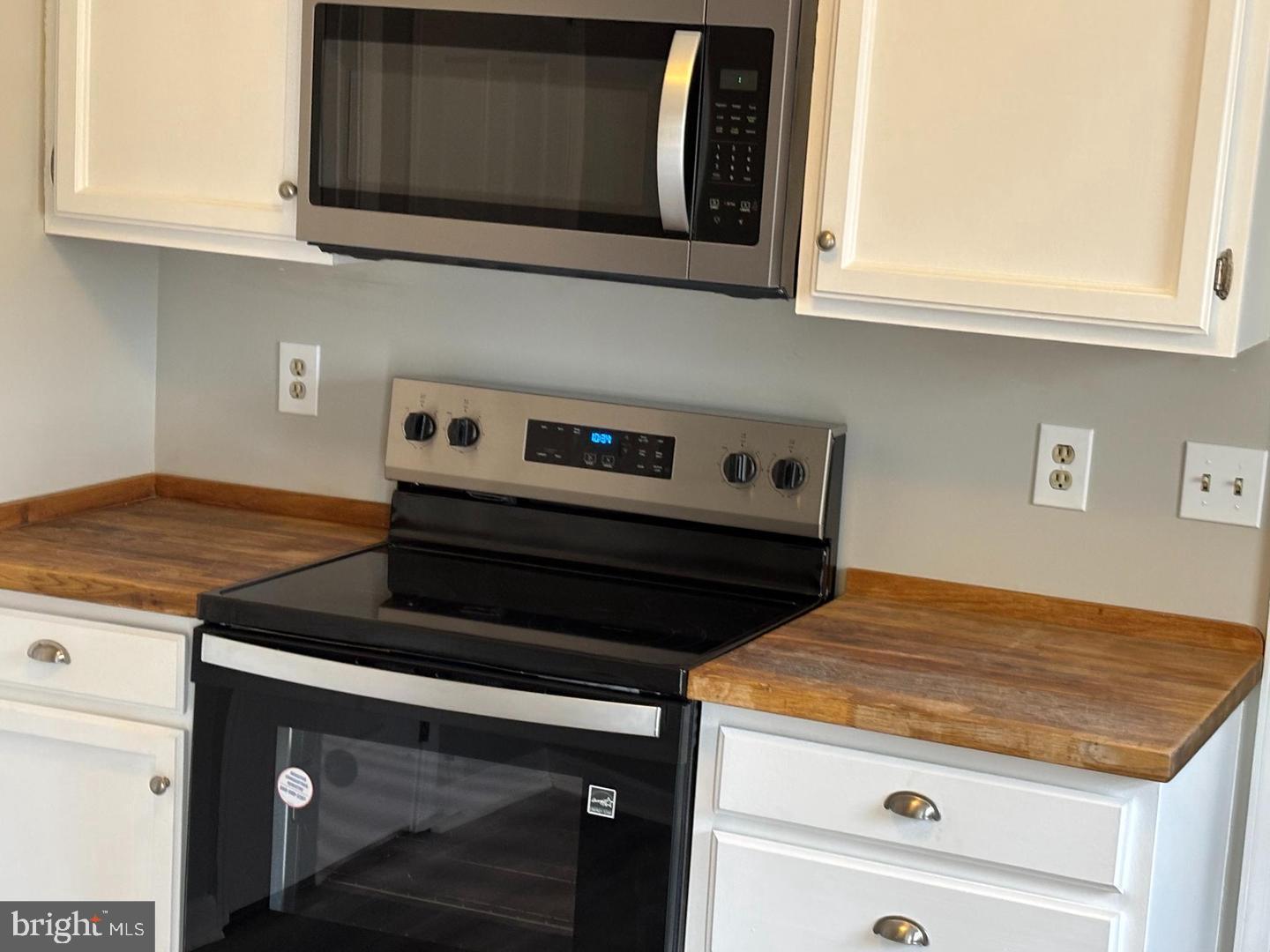 101 Mason Street Locust Grove, VA 22508 - Photo 9 of 20 a stove top oven sitting inside of a kitchen