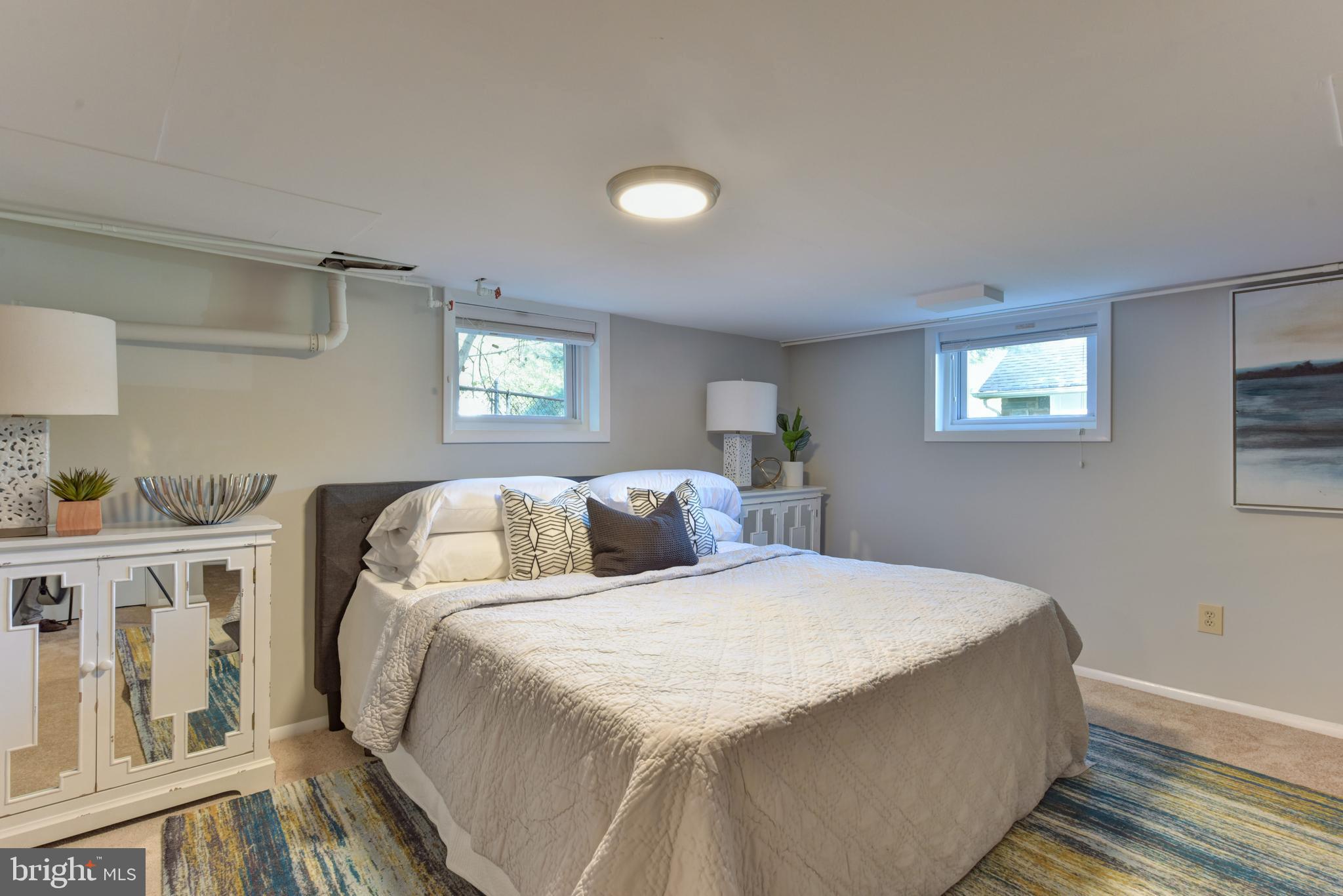 2201 Russell Road Alexandria, VA 22301 - Photo 22 of 35 a bedroom with double bed and a window