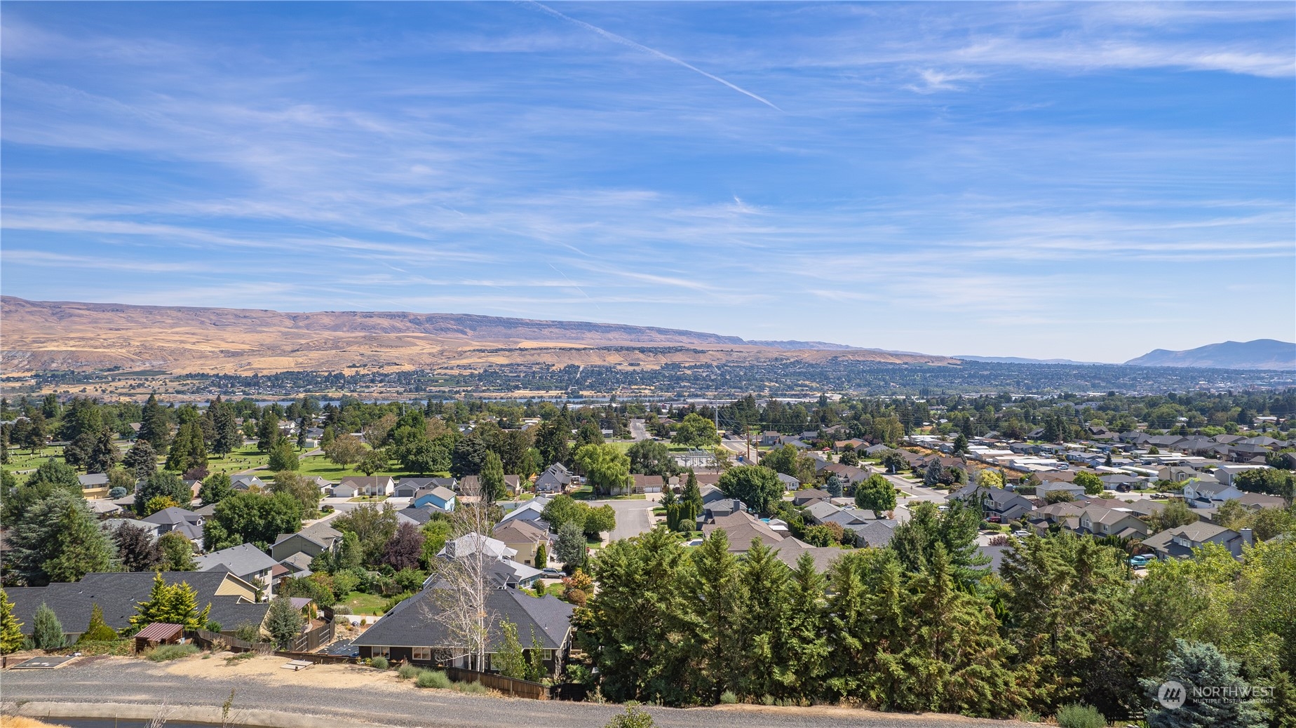 1841 Broadway Place Wenatchee, WA 98801 - Photo 2 of 10