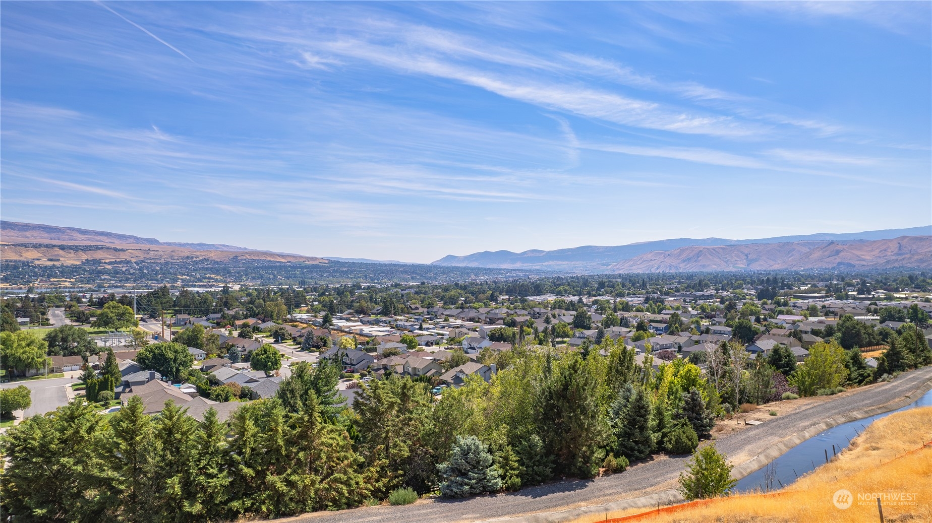 1841 Broadway Place Wenatchee, WA 98801 - Photo 3 of 10