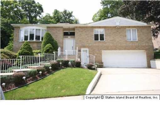 139 Forest Road Staten Island, NY 10304 - Photo 1 of 2 Primary Photo
