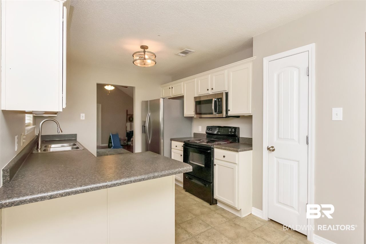 2232 Seasons Court Mobile, AL 36695 - Photo 9 of 34
