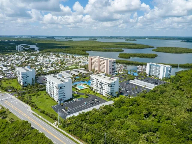 $3,800 | 5167 North Hwy A1A, Unit 202, Hutchinson Island, FL 34949