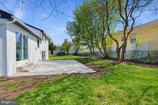 a view of a house with backyard and a tree